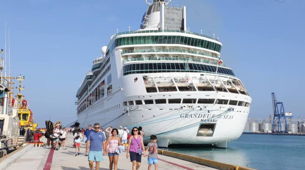 YUCATÁN RECIBE POR PRIMERA VEZ AL CRUCERO GRANDEUR OF THE SEAS ROYAL CARIBBEAN