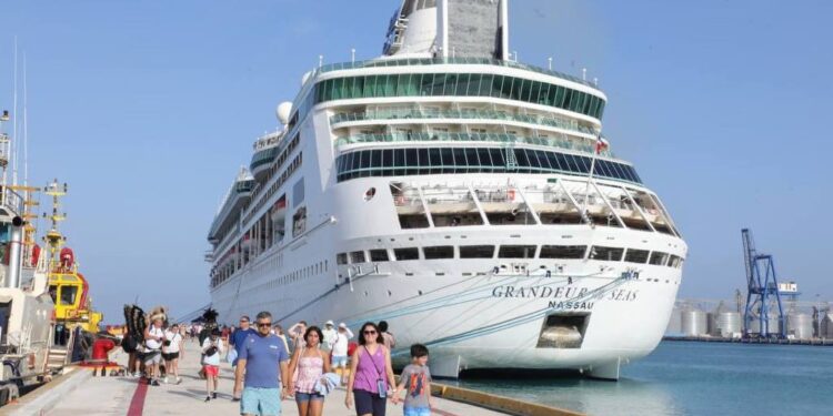 YUCATÁN RECIBE POR PRIMERA VEZ AL CRUCERO GRANDEUR OF THE SEAS ROYAL CARIBBEAN