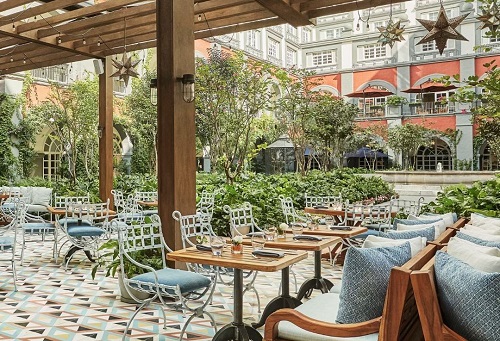 Del clásico al contemporáneo: Zanaya te invita a un viaje culinario con sus chiles en nogada.