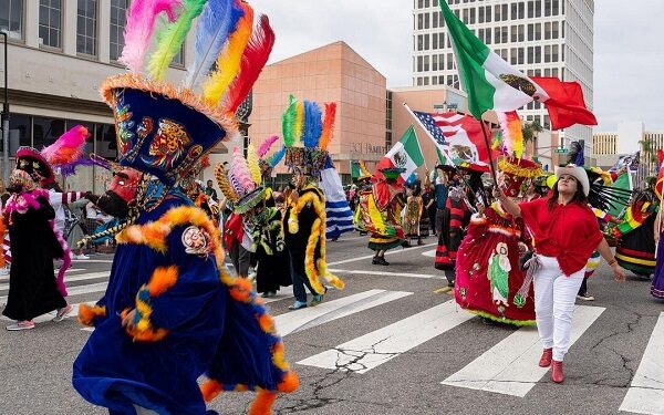 El 44 ͦ  festival y desfile anual de Fiestas Patrias regresará al centro de Santa Ana del 14 al 15 de septiembre 