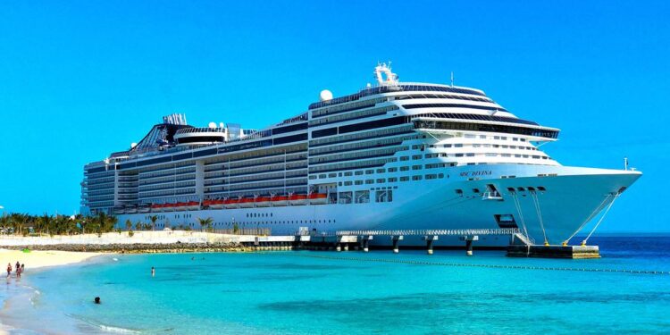 Viajar en crucero permite conocer varias playas distintas en un solo recorrido. (Foto: Unsplash)