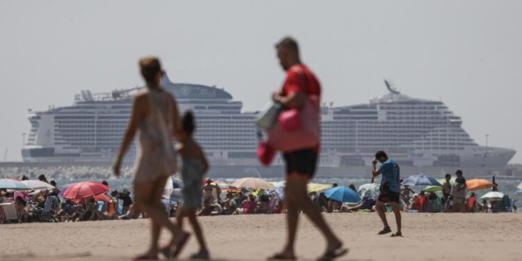 Agrio debate en València por el incremento de los "megacruceros"