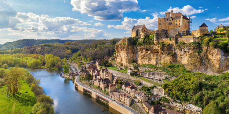 Los 17 pueblos medievales más bonitos de Francia