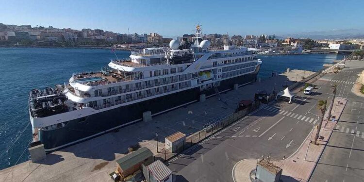 El SH Diana muestra sus encantos en el Muelle España por unas horas