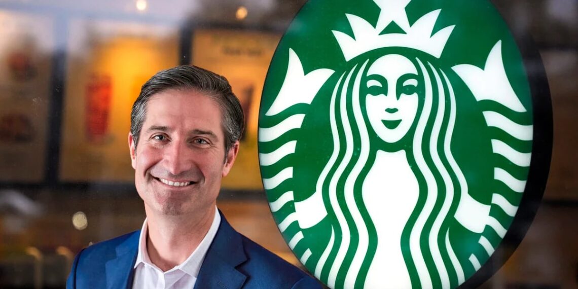 El CEO de Starbucks fue criticado por viajes en jet privado contradiciendo la política verde de la empresa