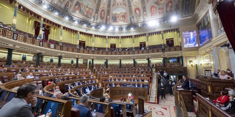 El Congreso gasta más de cuatro millones de euros en viajes nacionales en el primer año de legislatura