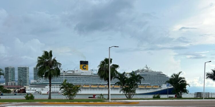 El crucero "Costa Firenze" de Carnival llega a Puerto Vallarta