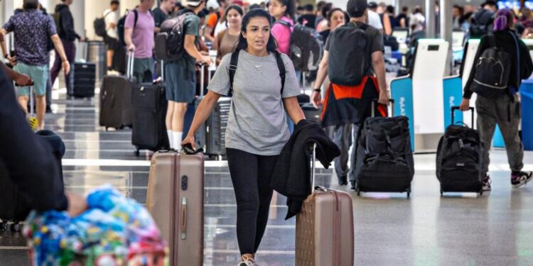 Los viajes de verano están impulsando el aumento de casos de COVID en California. El Día del Trabajo será una gran prueba