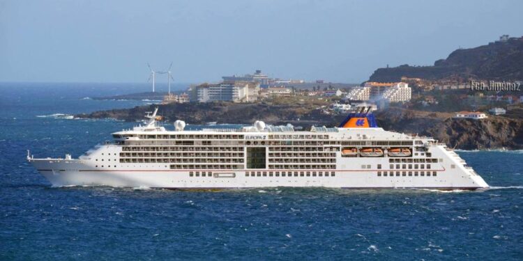 El crucero 'Europa 2' hace escala hoy en Cádiz con 525 pasajeros a bordo ·