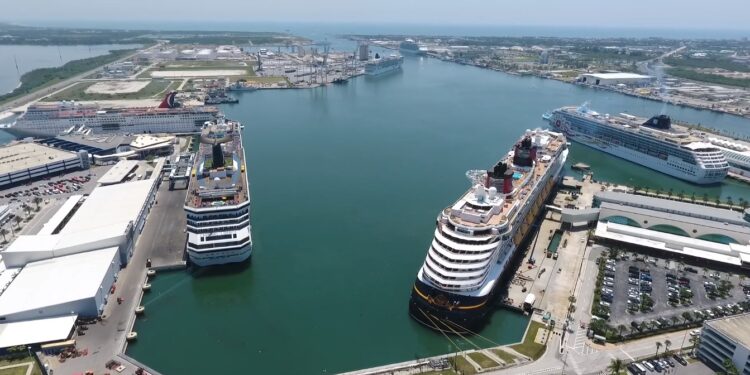 Estados Unidos: Port Canaveral enfrenta oposición estatal por expansión del sector cruceros