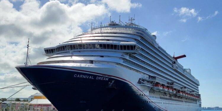 Cae pasajero de crucero al mar del Caribe Mexicano
