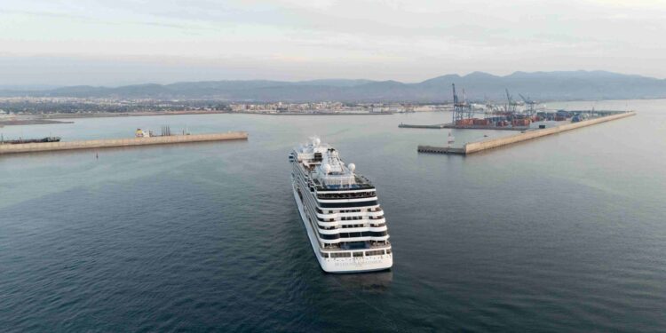 El puerto de Castellón organiza una jornada sobre el impacto económico de los cruceros y la náutica de recreo