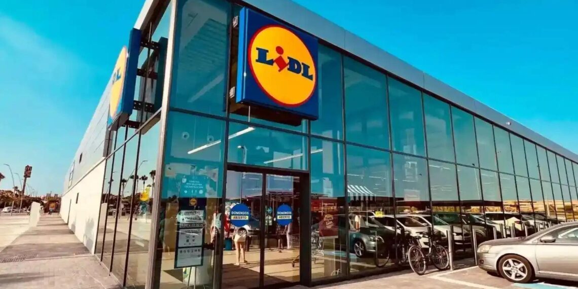Entrada a un supermercado de Lidl.
