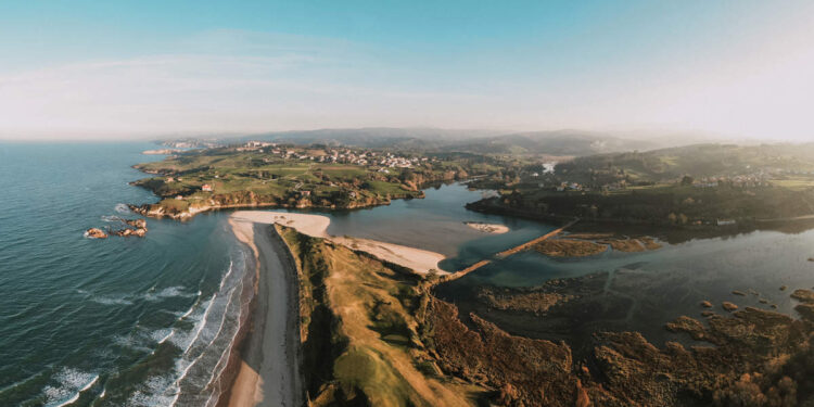 La playa de Cantabria que vio aterrizar el primer vuelo transatlántico entre EE UU y España