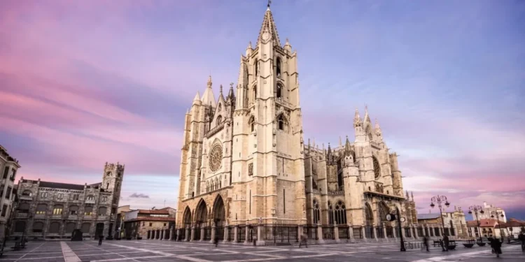 León entre los mejores destinos para viajar solo