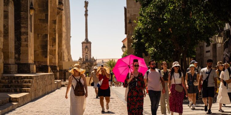 Los españoles acuden a nuevas fórmulas para extender sus viajes, según ObservaTUR