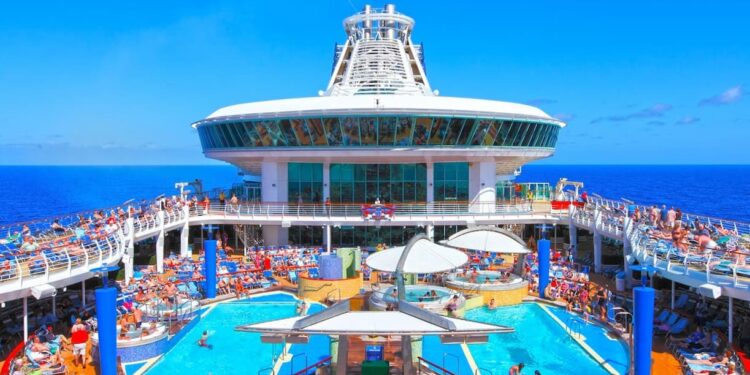 La contaminación viaja por el mundo en descomunales cruceros