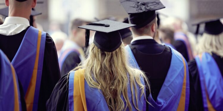 Los becarios recibirán 40 euros para viajes