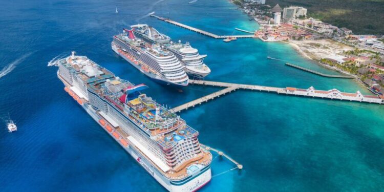 Mara Lezama Firma Histórico Fondo para Turismo de Cruceros en Cozumel y Mahahual