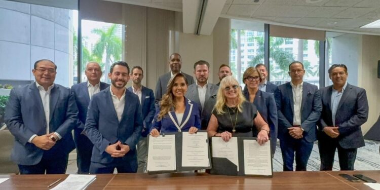 Mara Lezama firma con navieras histórico fondo para turismo de cruceros de Cozumel y Mahahual