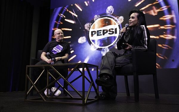 Pepsi Black y Mariana Bo presentan lata de edición especial con los mejores beats y el máximo sabor