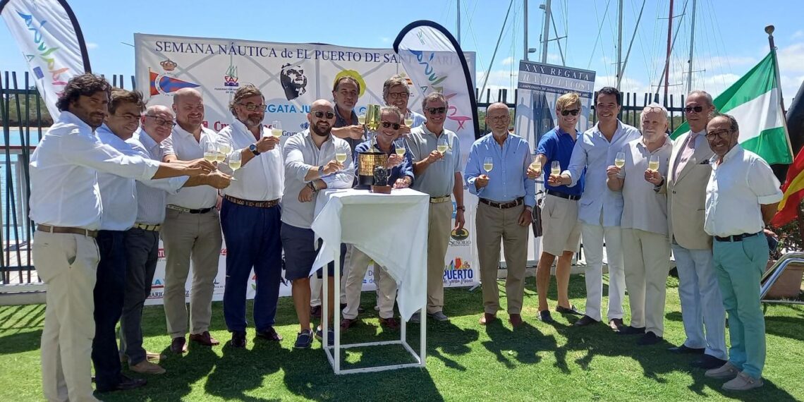 PRESENTACIÓN VELA DE CRUCERO.  - VIVA
