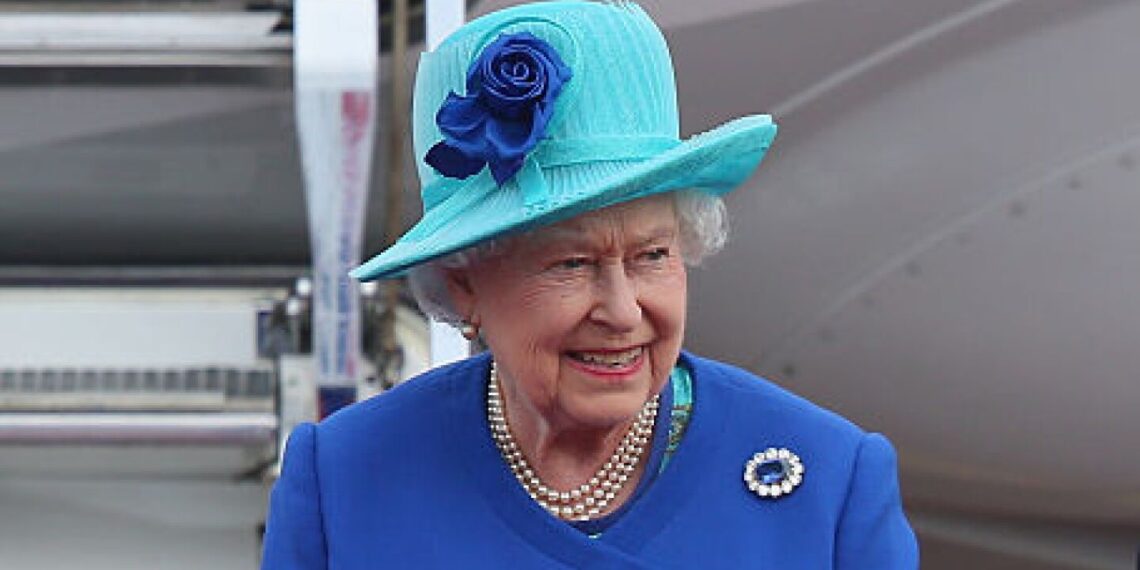 salen a la luz los curiosos hábitos de la reina Isabel II durante sus viajes