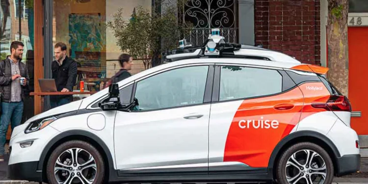 Uber y General Motors firmaron un acuerdo para ofrecer viajes sin conductor