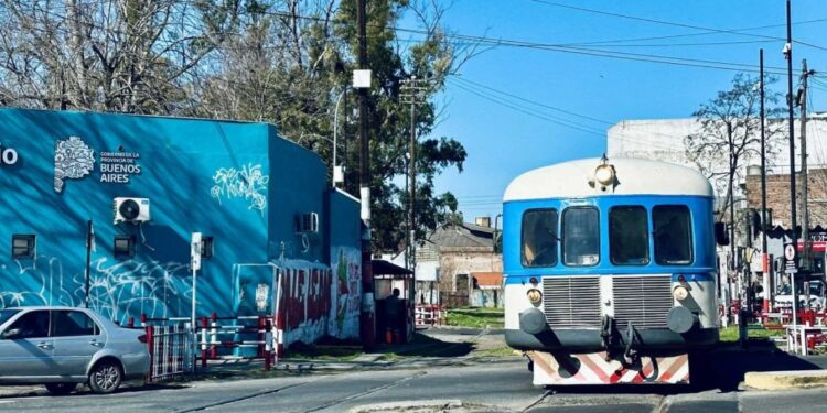 Un estudiante japonés quedó encantando con los trenes argentinos y sus viajes se viralizaron