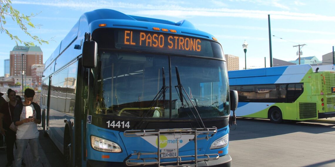 Un ingeniero en sistemas partió desde Canadá y llegó a México "en transporte público"