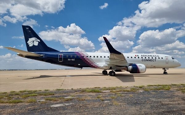 Aeroméxico celebra el lanzamiento de nueva imagen, misma que ya ha sido plasmada en un avión Embraer 190.