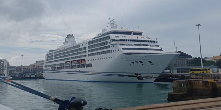 Cádiz recibe hoy al crucero Seven Seas Mariner con más de 650 turistas americanos