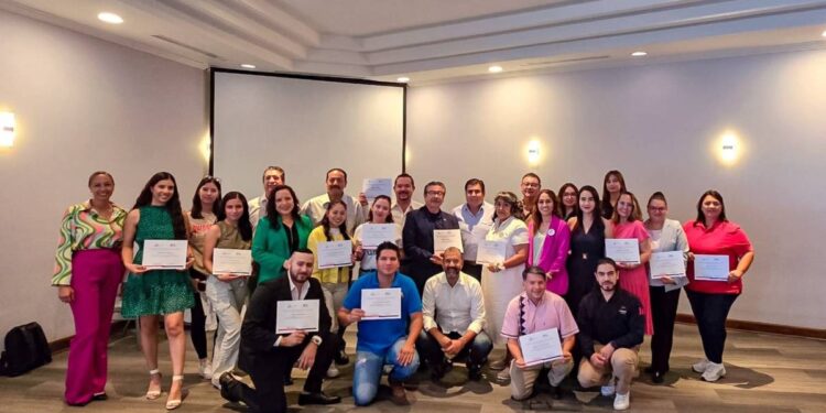 Capacitan a 64 profesionales de la industria turística en manejo de IA |