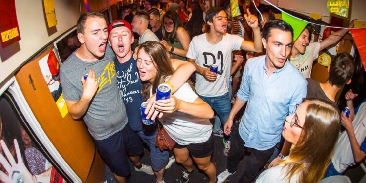 Estos son los trenes europeos que ofrecen una fiesta techno a bordo