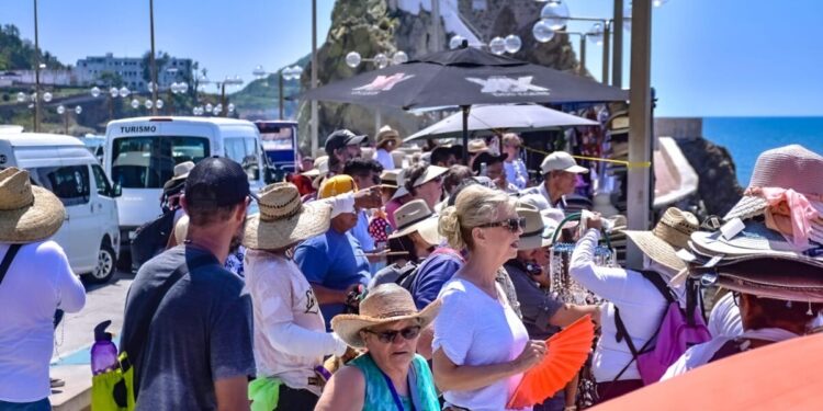 Arriban cruceros a Mazatlán con poco más de de 8 mil turistas