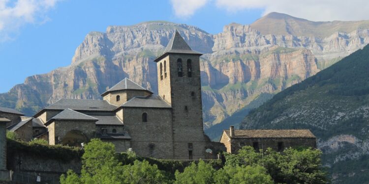 Los 10 mejores pueblos cerca de Huesca — idealista/news