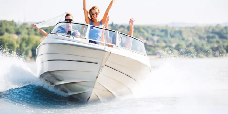 Hermosa bahía en el mar Mediterráneo