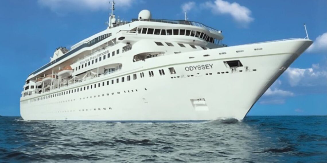 Lujoso crucero lleva 3 meses atrapado en Irlanda; recorrería el mundo en 3 años