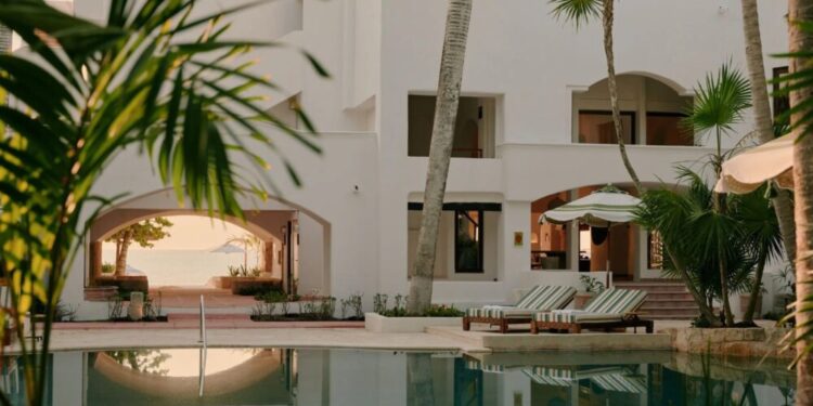 Dos Hoteles Del Caribe Mexicano Son Reconocidos Entre Los 50 Mejores Del Mundo: Un Tributo Al Lujo Y La Sostenibilidad El Caribe Mexicano Sigue Destacando A Nivel Mundial No Solo Por Sus Hermosas Playas Y Vibrante Vida Cultural, Sino También Por La Calidad De Sus Alojamientos. En La Reciente Edición De The World'S 50 Best Hotels 2024 Dos Exclusivos Hoteles De La Región Han Sido Seleccionados Entre Los Mejores Del Planeta Reafirmando El Atractivo De México Como Un Destino De Lujo Y Sostenibilidad. Https://Larevistadelsureste.com
