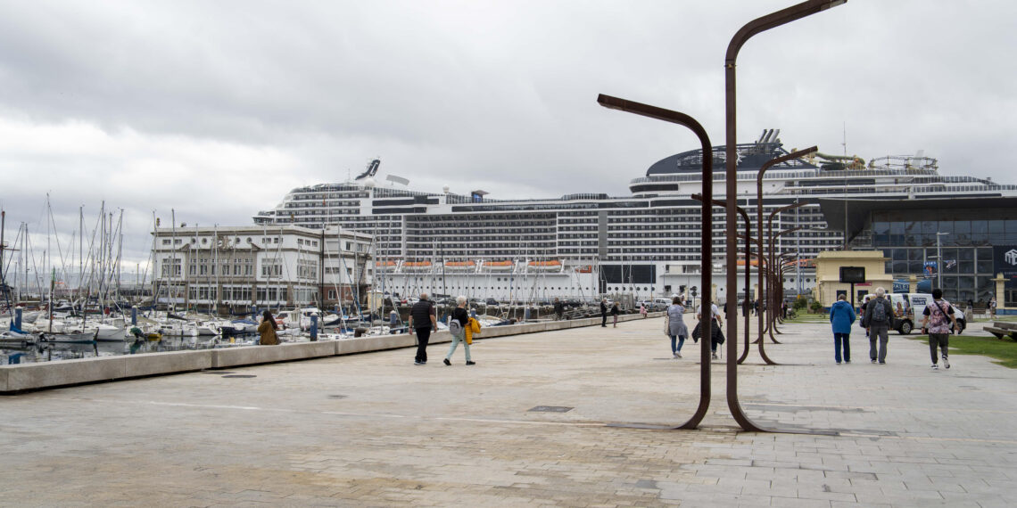 Un robot al mando en el MSC Virtuosa que atraca en A Coruña