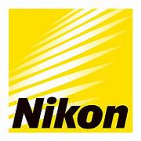 Deporte y diversión durante la presentación durante la nueva y más moderna.   La versátil Nikon Z 6III se estrena en México  • Al más puro estilo mexicano se llevó a cabo la presentación en territorio nacional de la Nikon Z 6III, una cámara sin espejo de cuadro completo que brinda un rendimiento excepcional tanto a fotógrafos como a cinematógrafos.  • La Z 6III es única en su clase. Es la primera cámara del mundo con un sensor parcialmente apilado, que ofrece un rendimiento de nivel emblemático, mediante una lectura ultrarrápida que genera altas velocidades de cuadros, tanto en modo de fotografía como de video.  • Evento en el que los asistentes pudieron comprobar que la Nikon Z 6III ha llegado al mercado mexicano para superar expectativas y establecer una nueva referencia.  Ciudad de México, 28 de agosto de 2024.- Al más puro estilo mexicano, el día de ayer se llevó a cabo ante fotógrafos, clientes, aliados, medios de comunicación y creadores de contenido, la presentación en territorio nacional de la Nikon Z 6III, una cámara sin espejo de cuadro completo que brinda un rendimiento excepcional tanto a fotógrafos como a cinematógrafos. La Z 6III es única en su clase. Es la primera cámara del mundo con un sensor parcialmente apilado, que ofrece un rendimiento de nivel emblemático, mediante una lectura ultrarrápida que genera altas velocidades de cuadros, tanto en modo de fotografía como de video. En el evento estuvo presente Fumiko Kawabata, Vicepresidenta de Nikon Inc. quien declaró que “desde que concebimos este equipo, lo hicimos buscando superar expectativas y establecer una nueva referencia que nos permita incrementar el número de apasionados de la marca Nikon, tales como jóvenes creadores y creadoras de contenido de fotografía y video. Así como fotógrafos y videógrafos, que son usuarios avanzados de otras marcas, una vez que se atrevan a tocar, probar, experimentar y crear con nuestra versátil Nikon Z 6III”. Además, Kawabata enfatizó que “el mercado mexicano es uno de los principales pilares de la estrategia global de Nikon, y punta de lanza en América Latina. Por lo que continuaremos enfocados en identificar las demandas del consumidor, y los desafíos de la industria, para seguir ofreciendo lo mejor en cuanto a cámaras, óptica y tecnología”. Por su parte, José Luis Santana, Director General de Nikon México, afirmó que “con el lanzamiento de este equipo, Nikon continúa adelante en la oferta de equipos mirrorless, desarrollando y produciendo más cámaras de la serie Z y lentes NIKKOR Z, como el fijo gran angular 35mm f/1.4, recientemente lanzado. Productos que orgullosamente llegan a México, al ser el mercado más importante en la estrategia de Nikon, en América Latina”. “Quiero aprovechar esta ocasión para destacar nuestro compromiso con todos ustedes, quienes conforman la industria fotográfica de México. Confíen en que seguiremos atentos a los retos que se presenten, así como a los avances tecnológicos, para poner a su disposición los mejores equipos de fotografía y video con los que puedan llegar a otro nivel, e impulsar así el crecimiento y desarrollo del ecosistema fotográfico de nuestro país”, concluyó Santana. Entre las características y especificaciones de la cámara Z 6III, detalladas por Carlos Rodríguez y José Jiménez, ambos Embajadores Nikon, destaca que es un equipo de 24.5 MP, con cuerpo de máxima durabilidad y peso ligero. Brinda un alto desempeño a profesionales de la imagen fija y en movimiento. Es la primera cámara con un obturador parcialmente aplicado, que permite una repuesta mucho más rápida y una captura previa al lanzamiento de hasta 120 cps. Su detección avanzada de sujetos facilita la captura de la imagen y alto rendimiento en condiciones de baja luz, con su visor electrónico altamente brillante. Además, es capaz de capturar formato de video interno 6K RAW. Esta presentación y experiencia fotográfica se llevó a cabo en el Centro Cultural Estación Indianilla, donde todos los asistentes, de la mano de los Embajadores Nikon, pudieron comprobar el desempeño, capacidad y potencia de la nueva Nikon Z 6III, en un ambiente muy mexicano con diversos sets como baile regional, a cargo de Gabriel Roux; lucha libre, al frente de Etzel Espinosa; boxeo, dirigido por Ben Olivares; organillero, por Nicole Holmes; catrinas, liderado por Nelly Quijano; y fotografía de producto, guiado por Gaby Guajardo; todos reconocidos fotógrafos profesionales. Una gran celebración en la que los invitados pudieron comprobar que la Nikon Z 6III ha llegado al mercado mexicano para superar expectativas y establecer una nueva referencia en su clase.