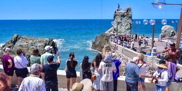 ¡Bienvenidos! Continúa el arribo de cruceros a Mazatlán.