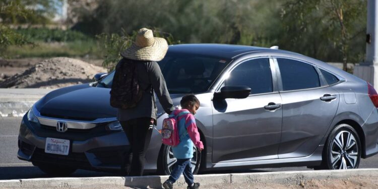 Disminuye 90% presencia de menores en cruceros de Mexicali - La Voz de la Frontera