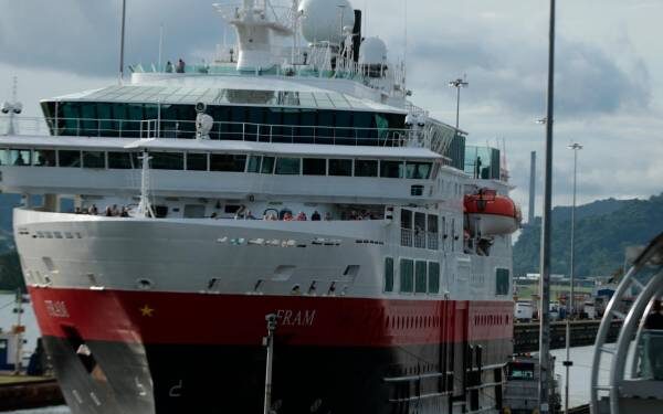 El Canal de Panamá comienza con optimismo su temporada de cruceros