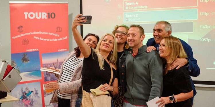 Este formato tiene como objetivo ofrecer a los agentes de viajes una experiencia diferente, permitiéndoles aprender sobre destinos turísticos de forma lúdica y participativa.