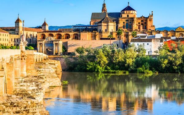 Andalucía monta su propio ‘Imserso’ con viajes desde 131 euros