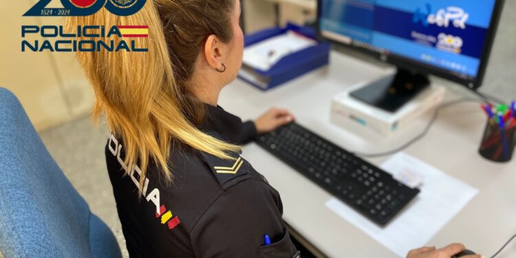 Detenida en Granada una ex trabajadora de agencia de viajes por estafa en un viaje a Japón de casi 5.000 euros