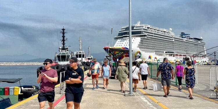 Llegan a Manzanillo Los Dos Primeros Cruceros de la Temporada 2024-2025