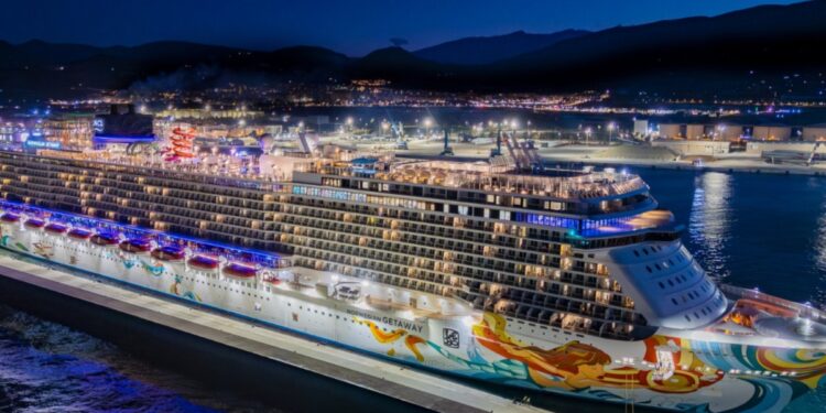 El Norwegian Getaway en el Puerto de Motril