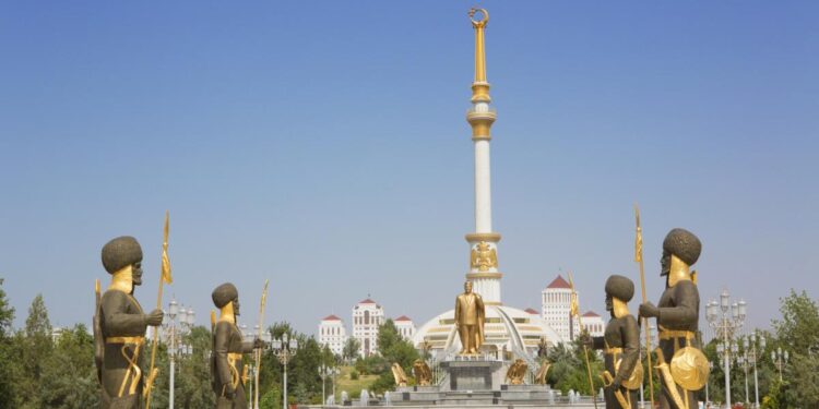 Así es viajar al país más extraño del mundo